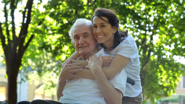  Senior father with adult daughter